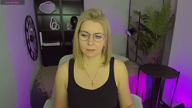 Annie Light online show from March 21, 2025, 11:44 am