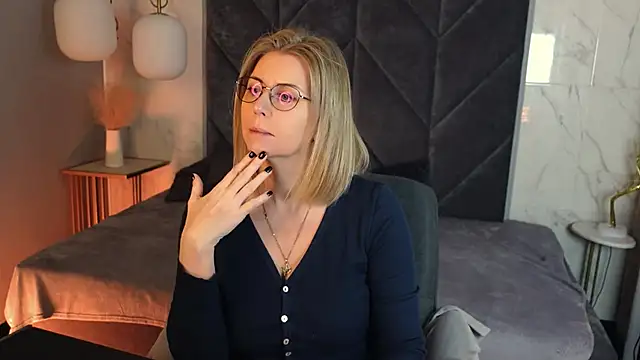 Annie Light online show from December 23, 2025, 6:00 am