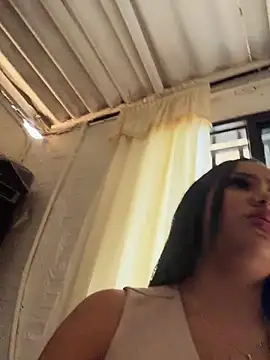 Luisa Fernandaa online show from April 4, 2026, 8:06 pm