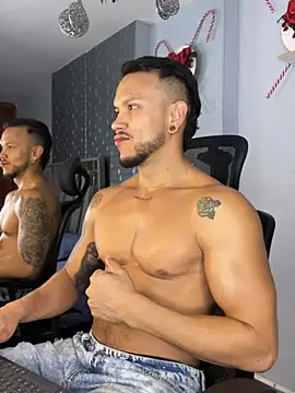 ARON TAYLER01 online show from December 28, 2024, 2:10 pm