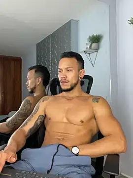 ARON TAYLER01 online show from January 9, 2025, 4:06 pm