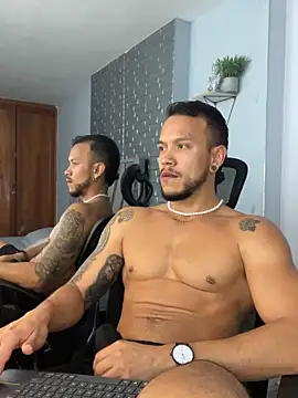 ARON TAYLER01 online show from January 12, 2025, 4:18 pm