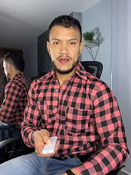 ARON TAYLER01 online show from January 24, 2025, 12:41 pm