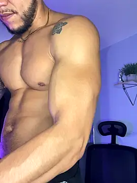 ARON TAYLER01 online show from September 17, 2025, 10:28 am