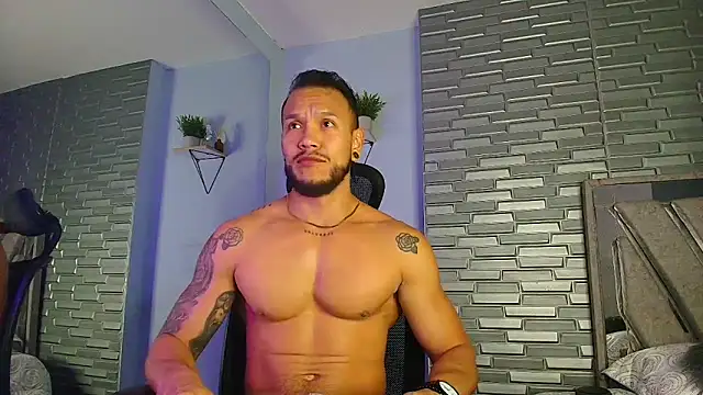 Snapshot of ARON_TAYLER01 chatting on February 18, 2026, 10:33 am ARON TAYLER01 online show from February 18, 2026, 10:33 am