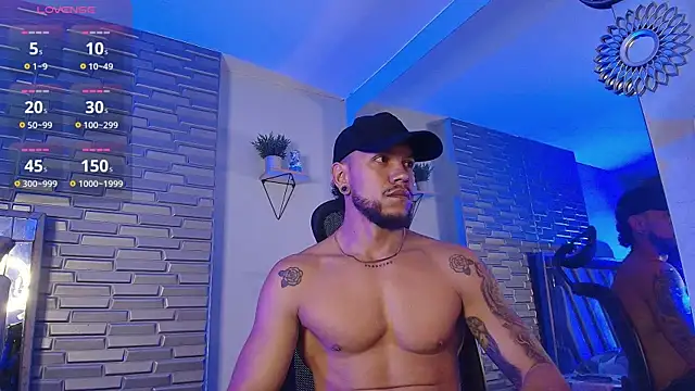 ARON TAYLER01 online show from June 9, 2026, 12:28 pm