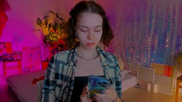 poli   online show from March 4, 2025, 8:05 pm