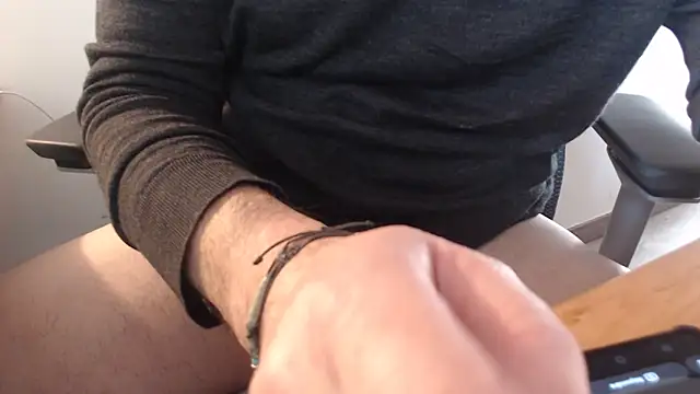 Snapshot of 3lr0nde chatting on January 18, 2025, 2:44 pm 3lr0nde online show from January 18, 2025, 2:44 pm