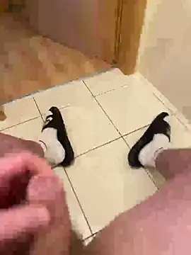 Cozqhh online show from February 12, 2026, 2:12 pm