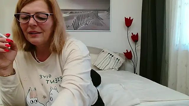 YulliaMilf online show from March 9, 2025, 6:39 am