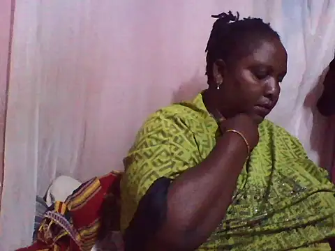 Snapshot of big_clits chatting on October 6, 2025, 4:04 pm big clits online show from October 6, 2025, 4:04 pm