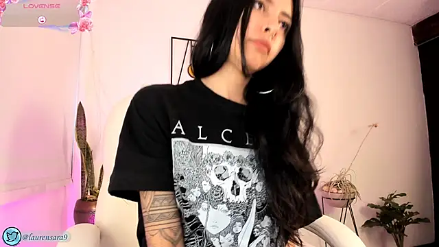 sara-lauren online show from December 3, 2024, 3:33 pm