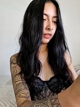 sara-lauren online show from December 7, 2024, 3:41 pm