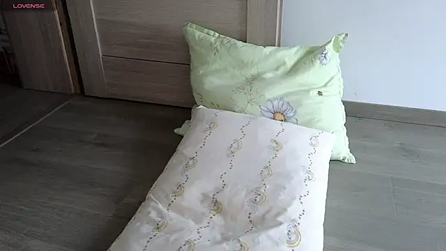 Claraxxxxx online show from December 6, 2024, 12:49 pm