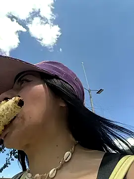 i am nina  online show from January 19, 2025, 5:07 pm