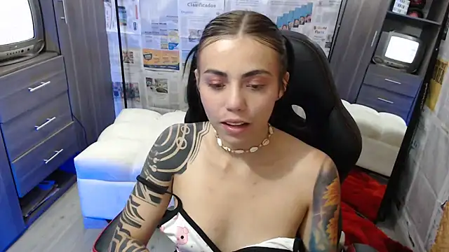 i am nina  online show from February 13, 2025, 11:15 pm