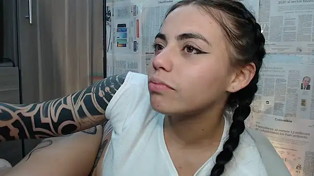 i am nina  online show from February 22, 2025, 2:50 am