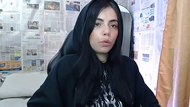 i am nina  online show from September 28, 2025, 10:48 pm