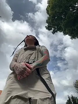 i am nina  online show from October 27, 2025, 7:51 pm