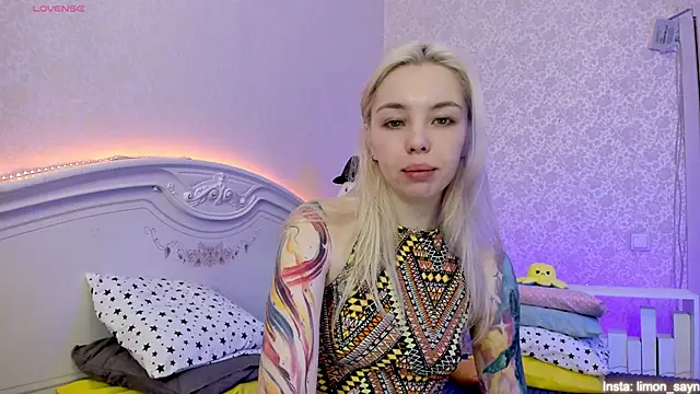 LillyMoure  online show from January 20, 2025, 11:54 pm