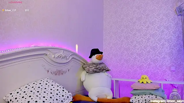 LillyMoure  online show from February 18, 2025, 3:10 am