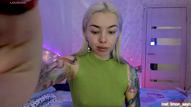 LillyMoure  online show from October 24, 2025, 11:34 pm