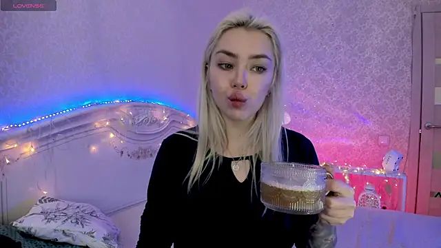 LillyMoure  online show from January 15, 2026, 11:52 pm