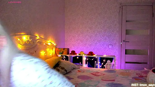 LillyMoure  online show from March 22, 2026, 11:41 pm