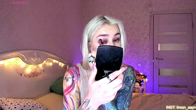 LillyMoure  online show from May 18, 2026, 1:02 am