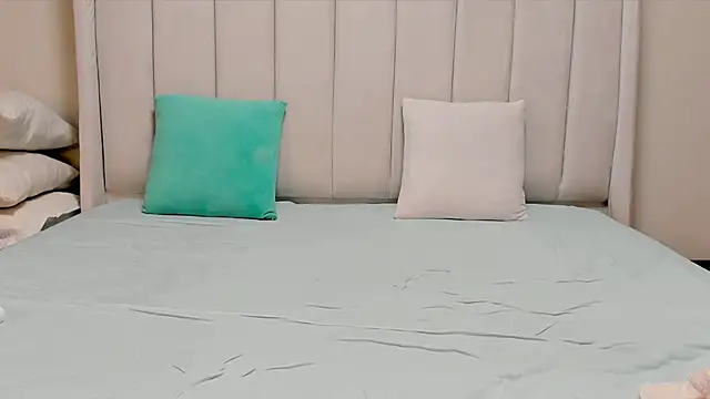  heavenlysent online show from April 20, 2026, 1:52 am