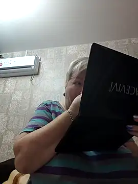 EffectFiona online show from February 2, 2025, 11:00 pm