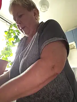 EffectFiona online show from September 10, 2025, 5:07 am