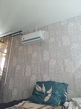 EffectFiona online show from September 14, 2025, 5:06 am