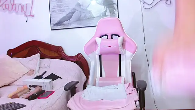 Amelie Rousell online show from March 13, 2025, 8:54 pm