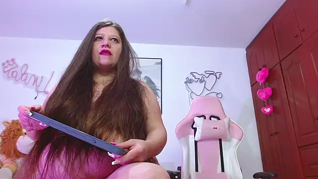 Amelie Rousell online show from December 2, 2025, 1:22 am