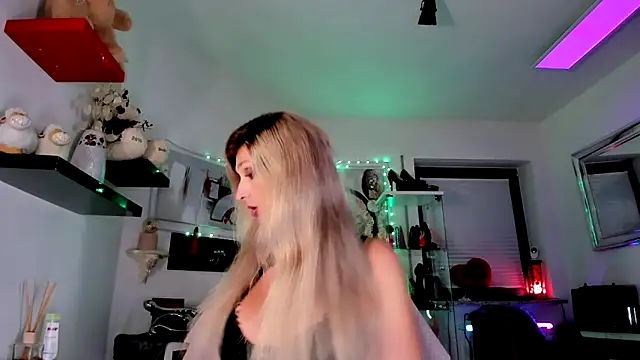 Snapshot of 2bigass4_u chatting on October 28, 2025, 4:27 am 2bigass4 u online show from October 28, 2025, 4:27 am