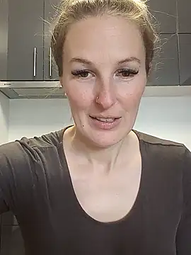 MaviePearl online show from February 27, 2025, 9:32 am