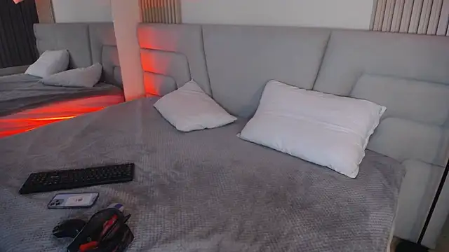 Miss Loise online show from December 4, 2025, 3:38 am