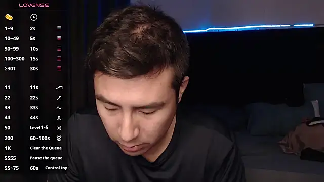 andrewmhilton  online show from November 3, 2025, 6:36 am