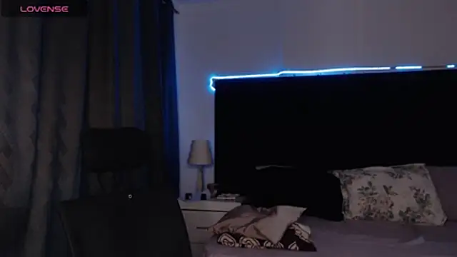 andrewmhilton  online show from November 14, 2025, 6:23 am