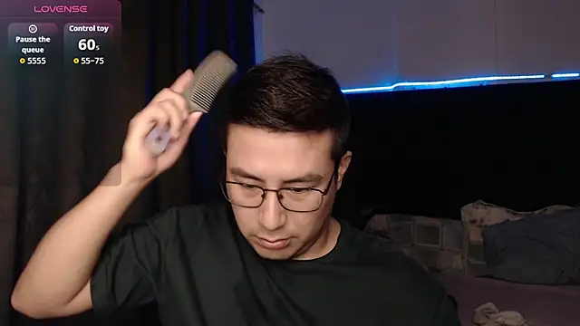 andrewmhilton  online show from December 15, 2025, 6:17 am