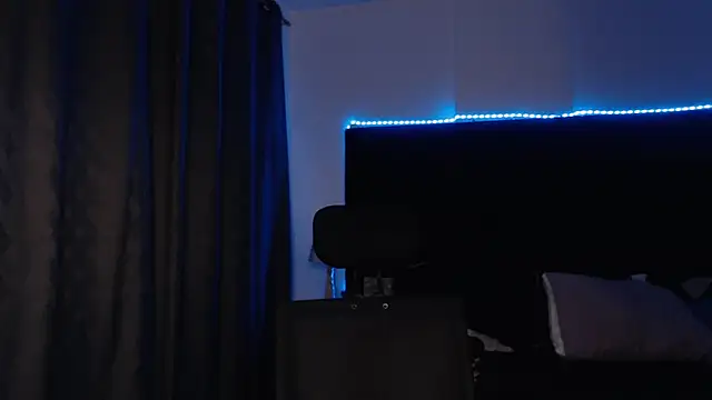 andrewmhilton  online show from March 31, 2026, 6:25 am