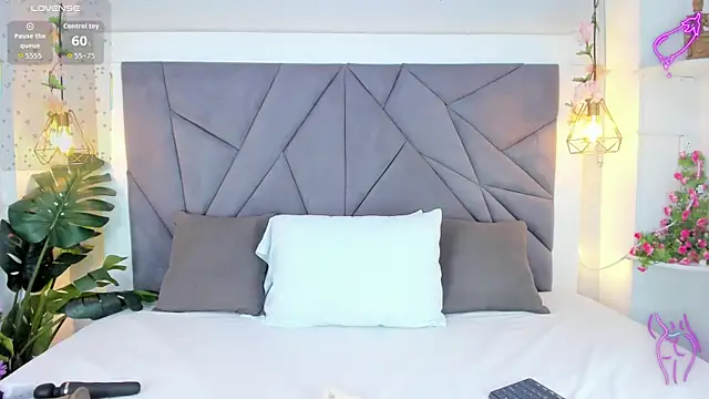 KiarhaTrixie online show from October 12, 2025, 11:31 am