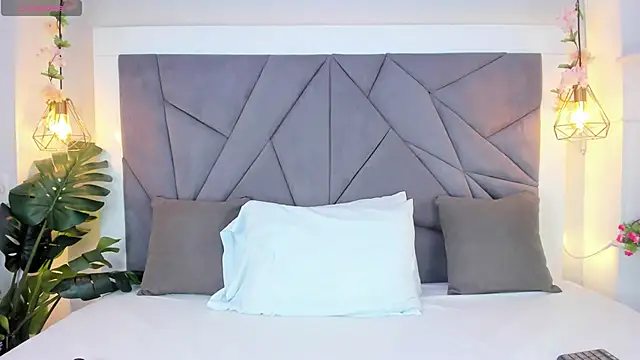 KiarhaTrixie online show from October 14, 2025, 11:22 am