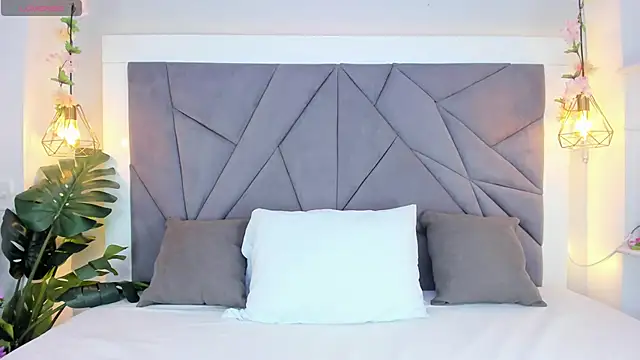 KiarhaTrixie online show from October 19, 2025, 3:07 am