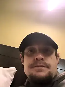 Snapshot of Midwestalpha chatting on March 6, 2025, 12:52 pm Midwestalpha online show from March 6, 2025, 12:52 pm