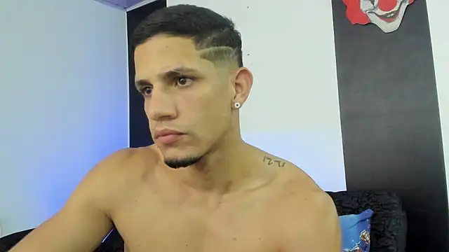 jhonnysnow17 online show from January 28, 2025, 6:05 am