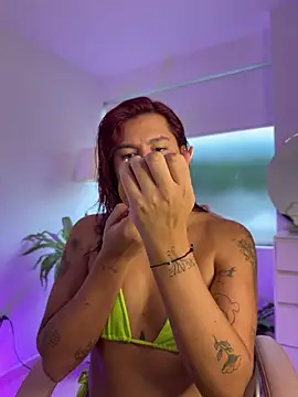 Snapshot of ari_artis chatting on September 15, 2025, 8:31 pm ari artis online show from September 15, 2025, 8:31 pm