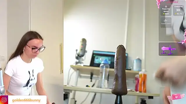 Snapshot of Miss69Ri99 chatting on January 4, 2025, 8:37 pm Miss69Ri99 online show from January 4, 2025, 8:37 pm