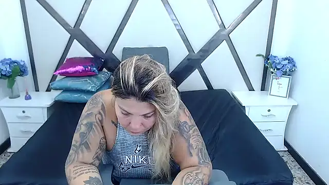 Snapshot of ChloexBigAss chatting on January 23, 2025, 8:56 pm ChloexBigAss online show from January 23, 2025, 8:56 pm